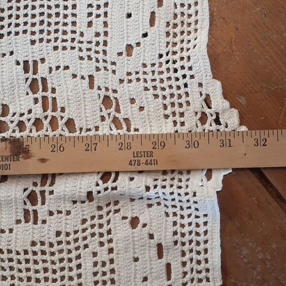 Beautiful vintage oval lace centerpiece mat: 36" X 32 " for table or hall table. - Picture 5 of 6